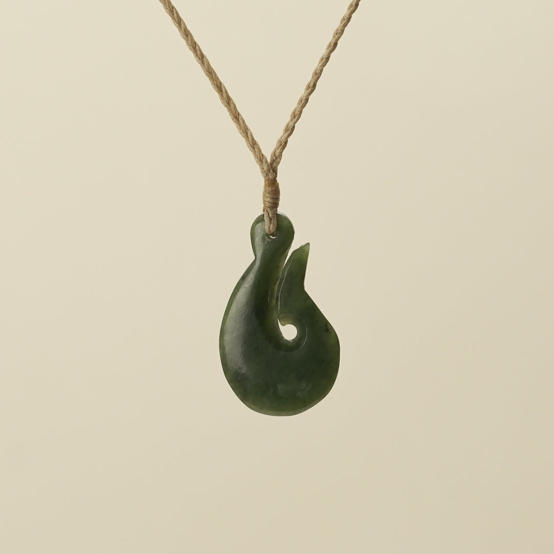 Hei Matau Pendant Medium Kawakawa