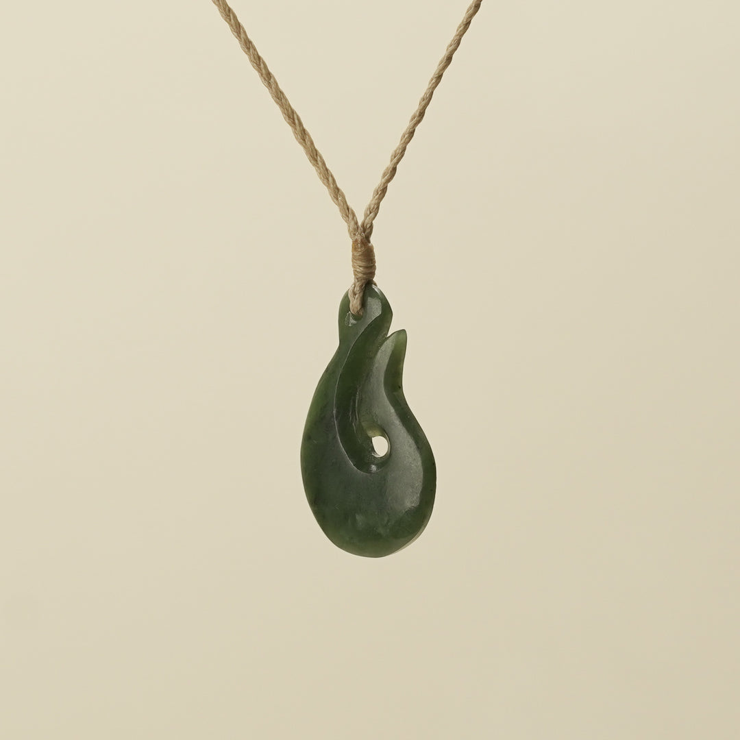 Hei Matau Pendant Medium Kawakawa