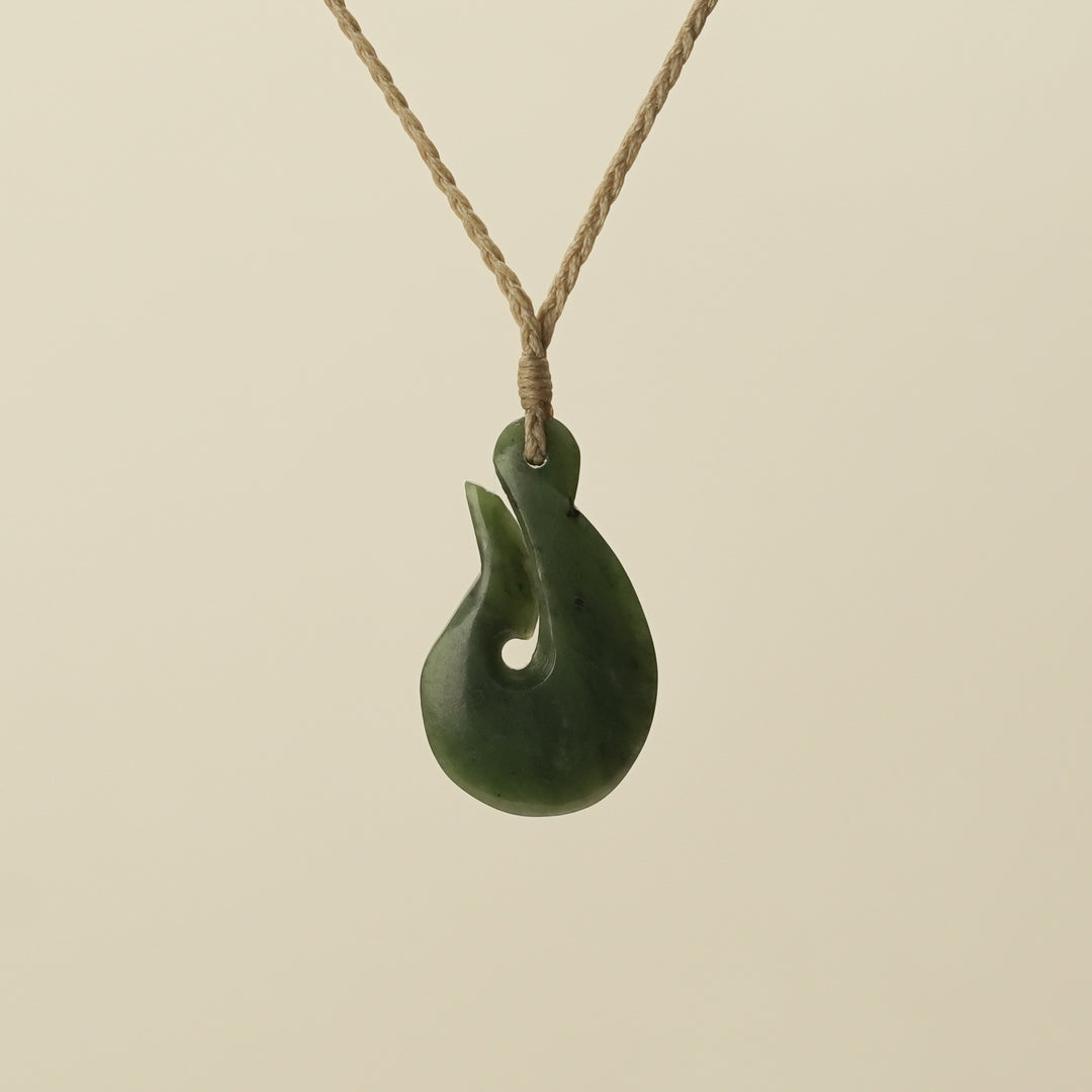 Hei Matau Pendant Medium Kawakawa