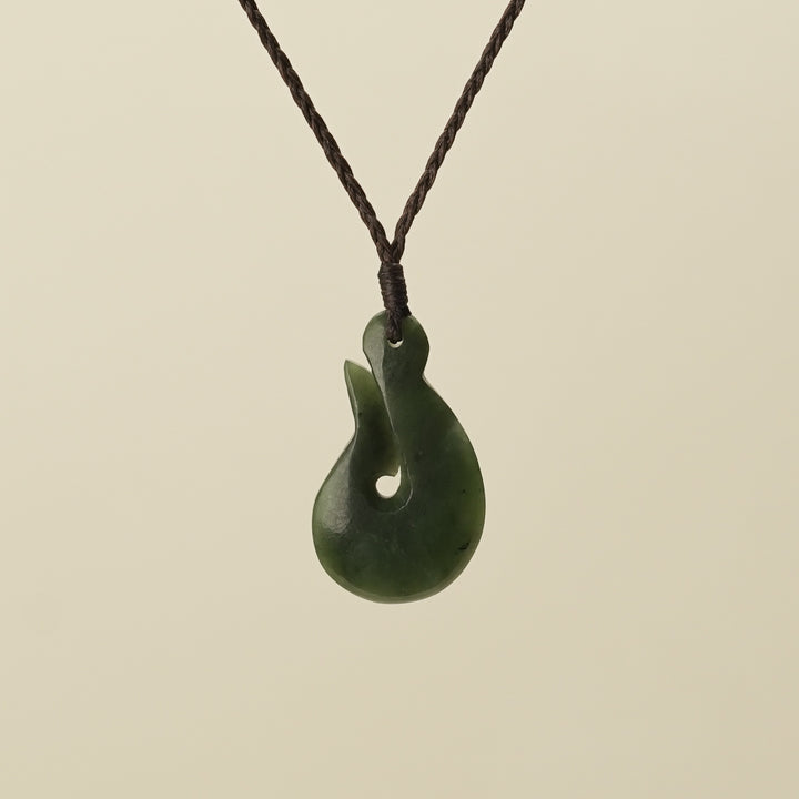 Hei Matau Pendant Medium Kawakawa