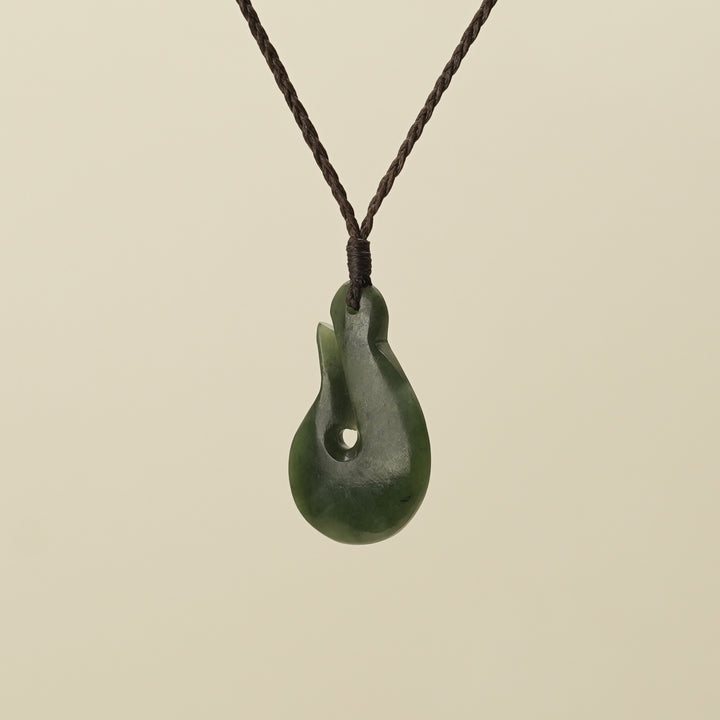Hei Matau Pendant Medium Kawakawa