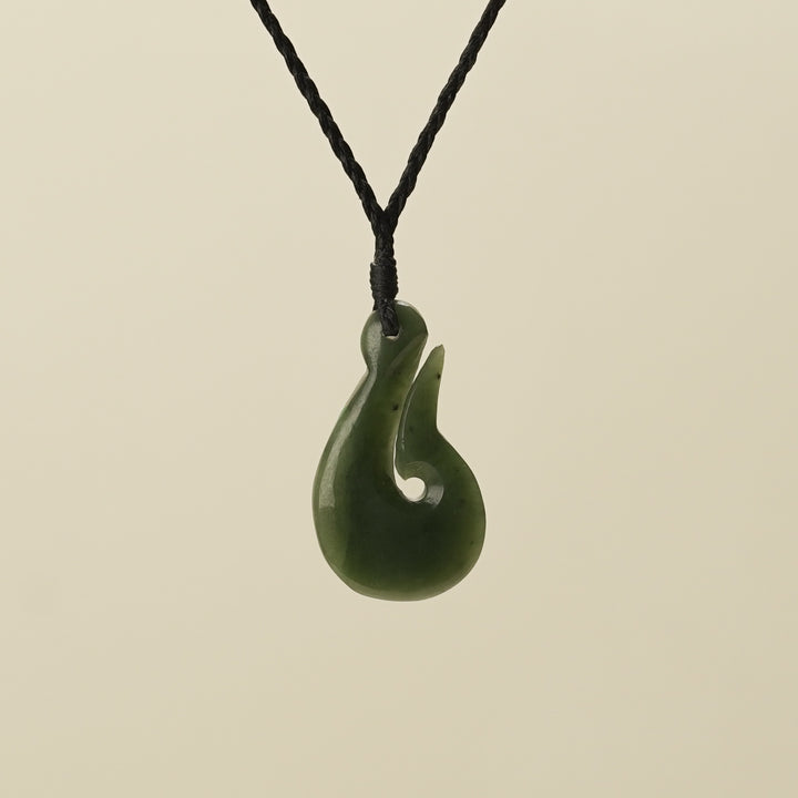 Hei Matau Pendant Medium Kawakawa