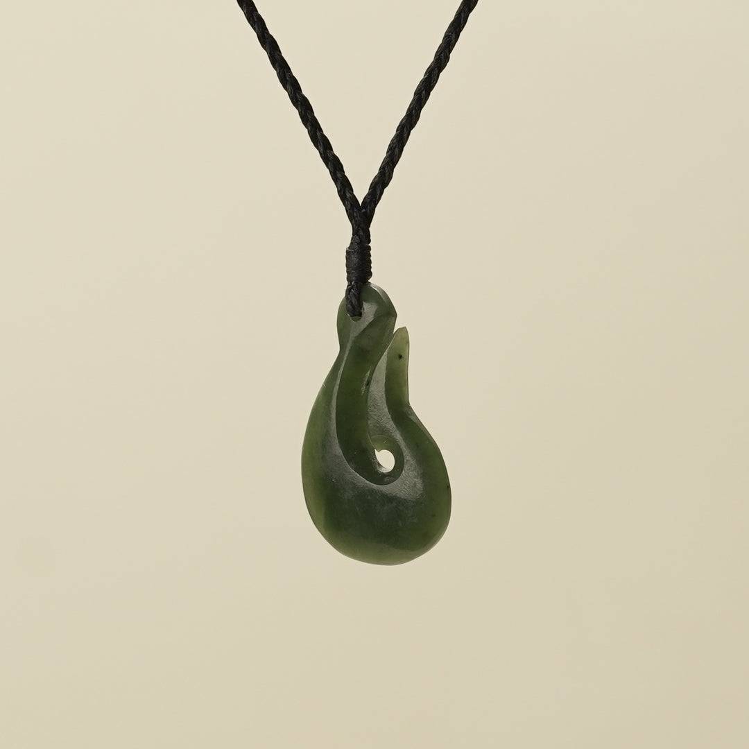 Hei Matau Pendant Medium Kawakawa