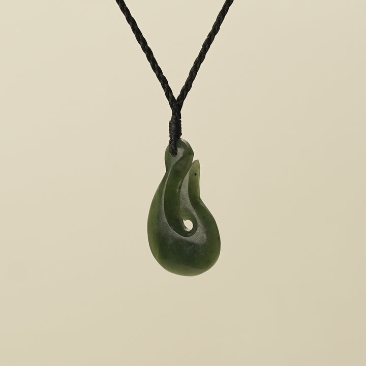 Hei Matau Pendant Medium Kawakawa