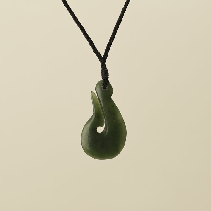 Hei Matau Pendant Medium Kawakawa