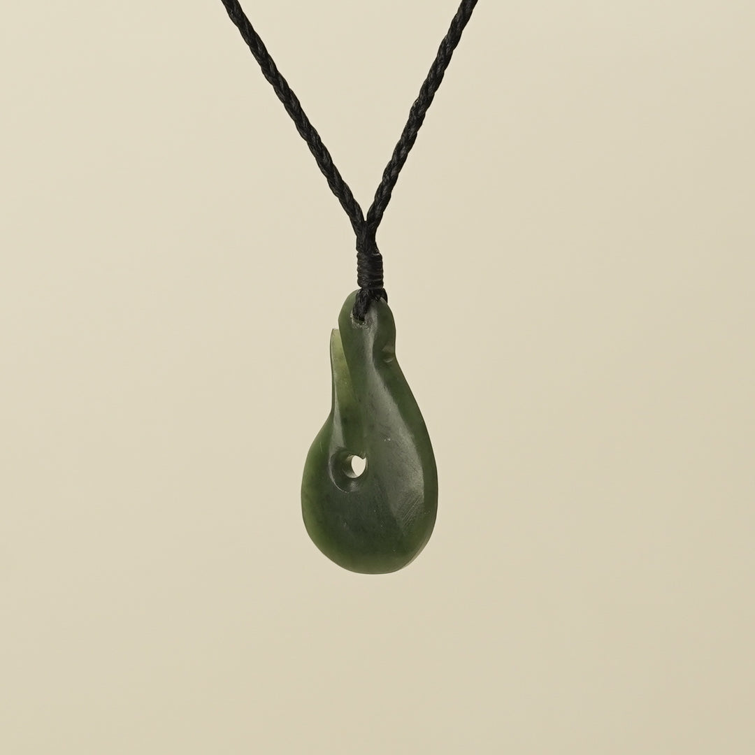 Hei Matau Pendant Medium Kawakawa