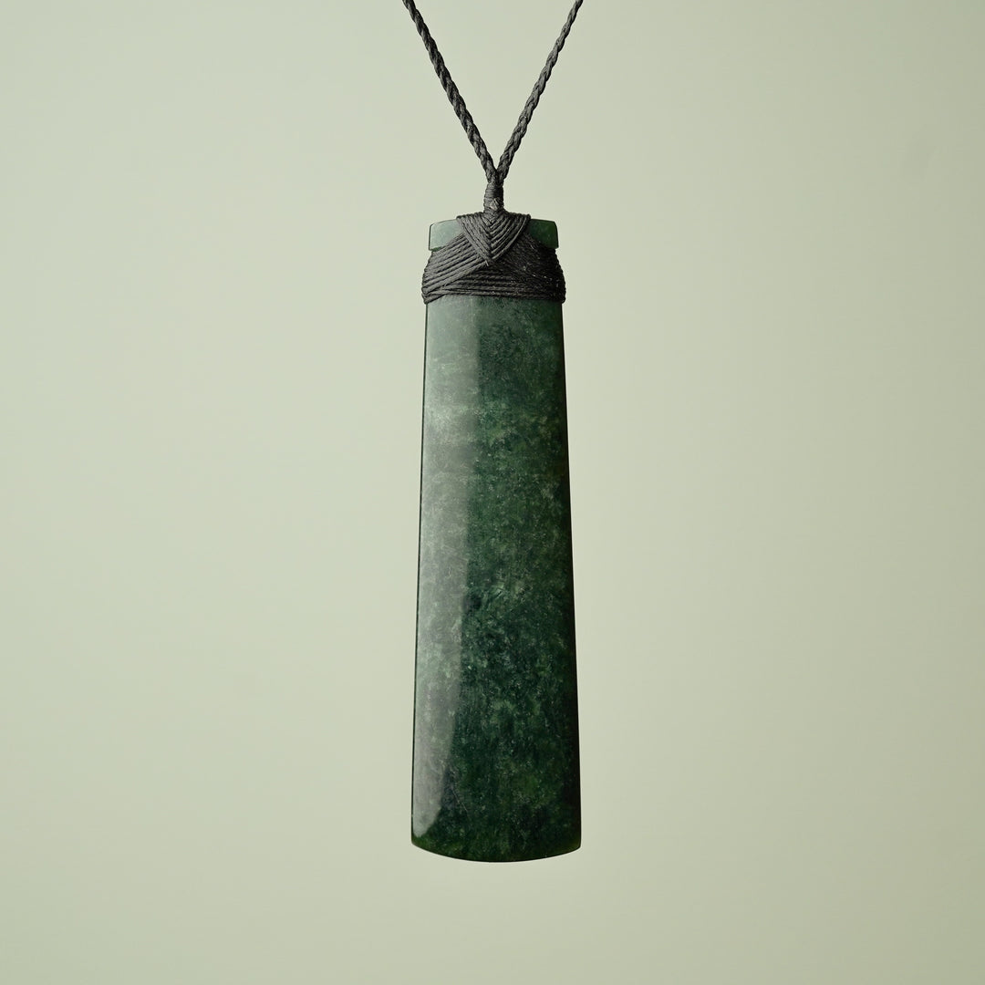 Statement-sized XXL Pounamu Toki