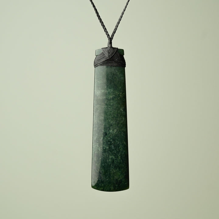 Statement-sized XXL Pounamu Toki