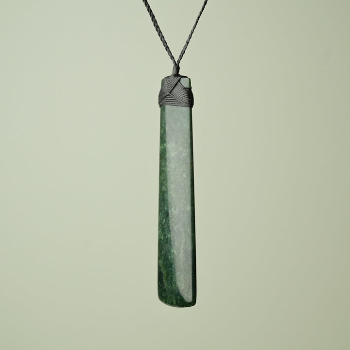 Statement-sized XXL Pounamu Toki