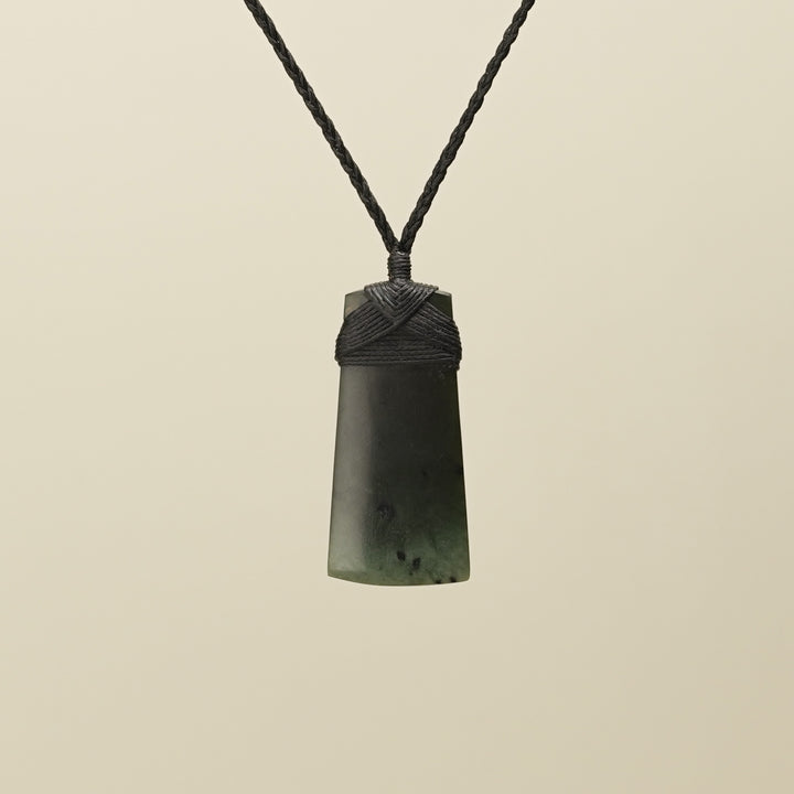 Toki Kawakawa Inanga Pounamu Medium Pendant