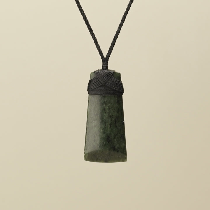 Toki Kawakawa Pounamu Medium Pendant