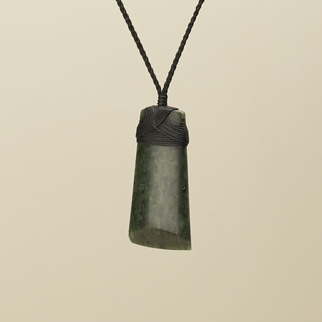 Toki Kawakawa Pounamu Medium Pendant