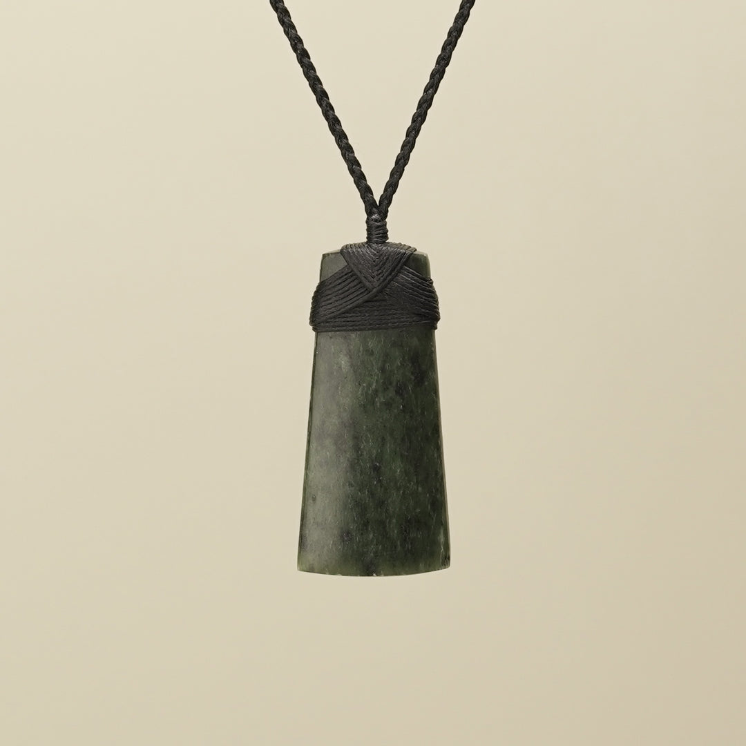 Toki Kawakawa Pounamu Medium Pendant