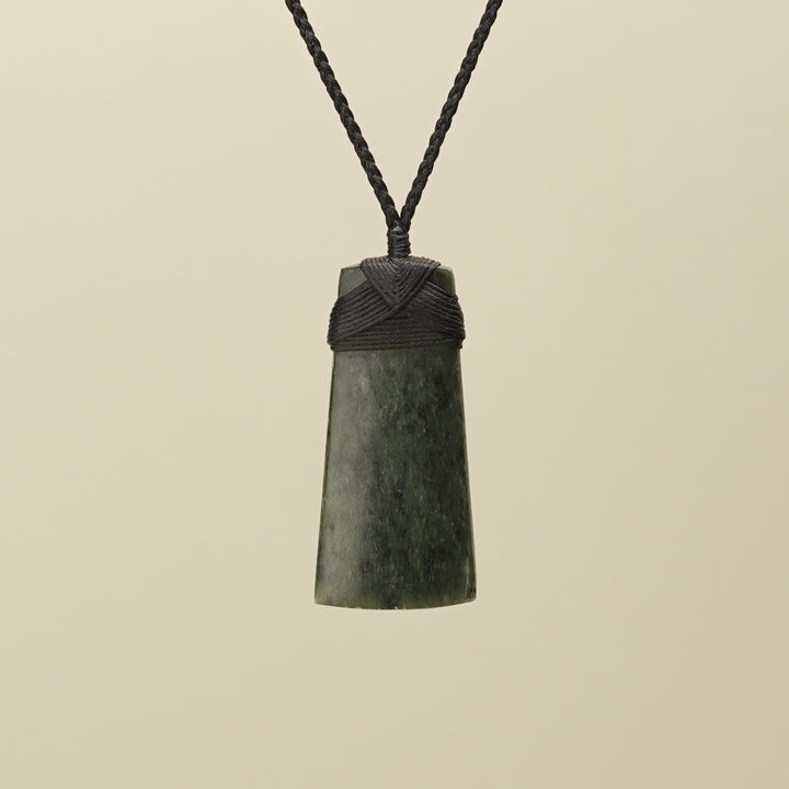 Toki Kawakawa Pounamu Medium Pendant