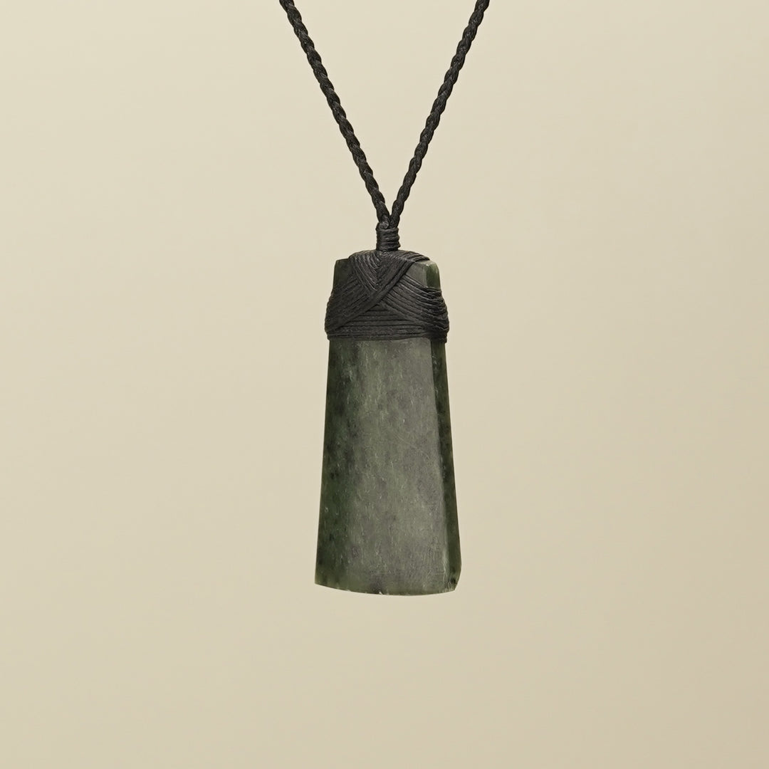 Toki Kawakawa Pounamu Medium Pendant