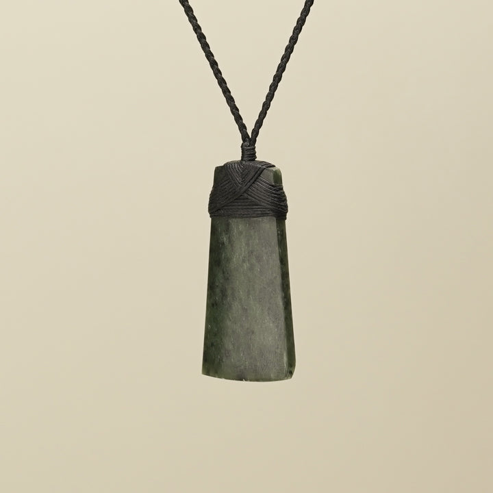 Toki Kawakawa Pounamu Medium Pendant