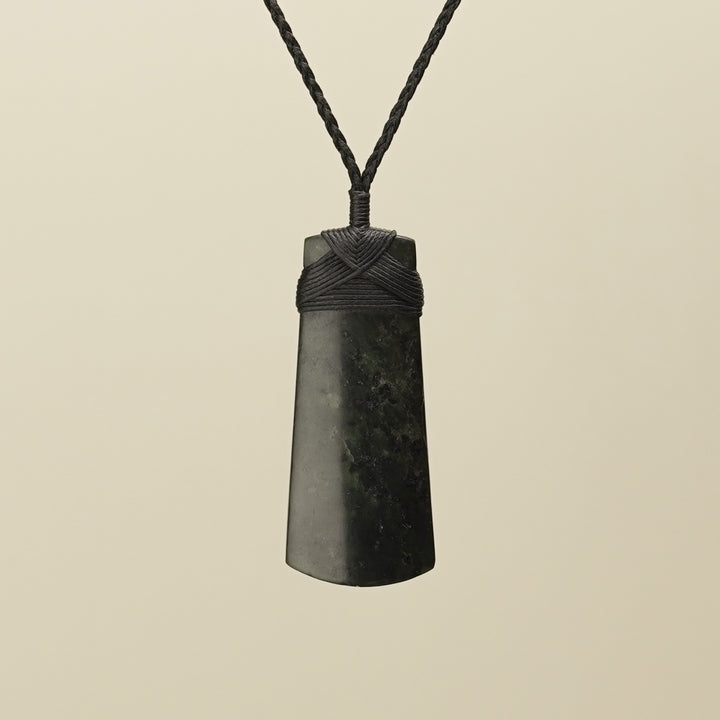Toki Kawakawa Pounamu Medium Pendant