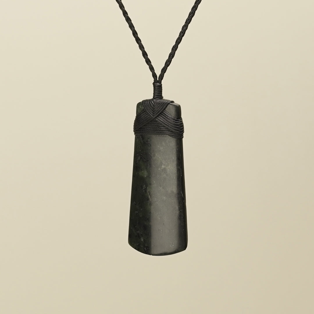 Toki Kawakawa Pounamu Medium Pendant