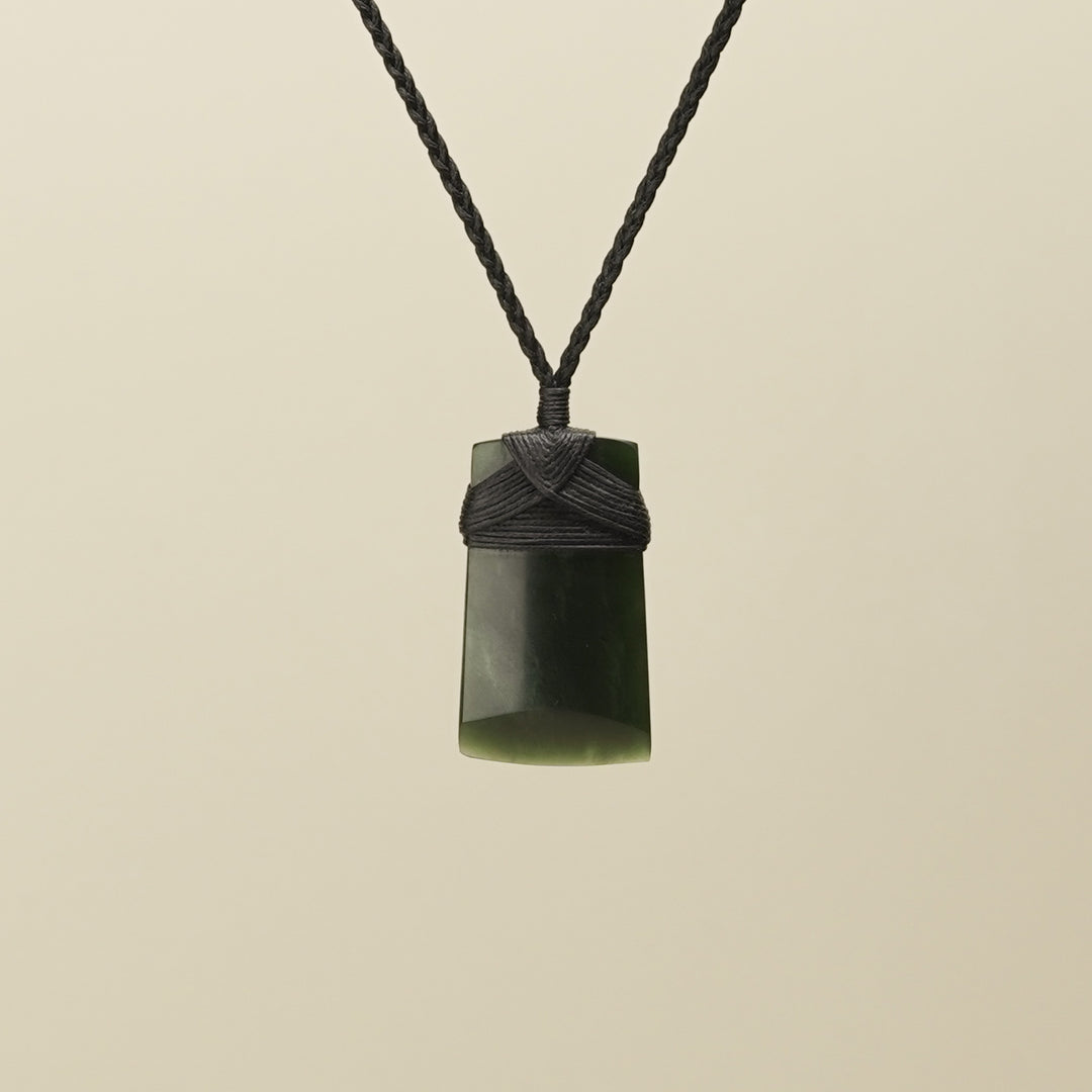 Toki Kawakawa Pounamu Medium Pendant