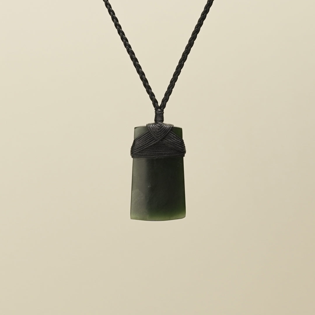 Toki Kawakawa Pounamu Medium Pendant