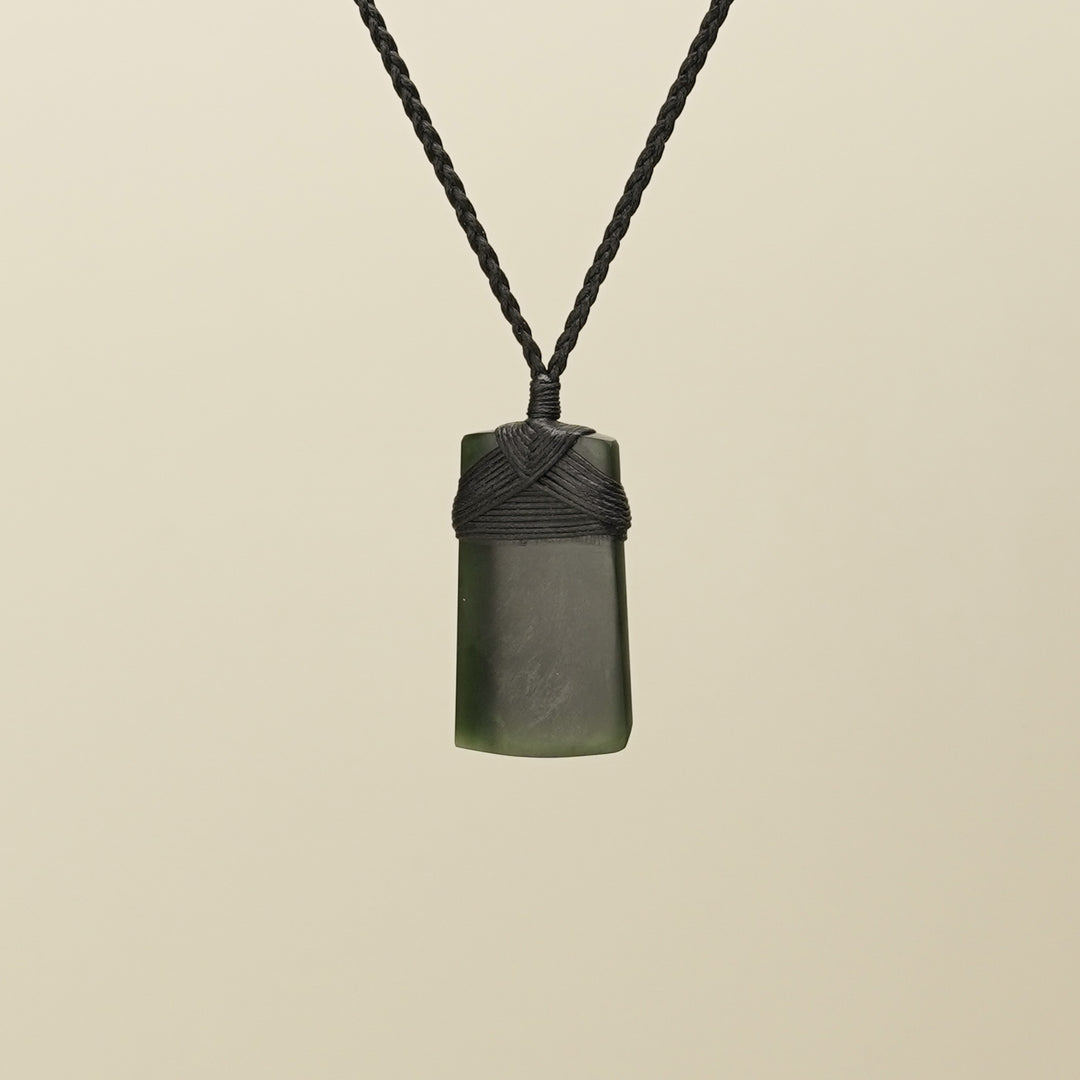 Toki Kawakawa Pounamu Medium Pendant