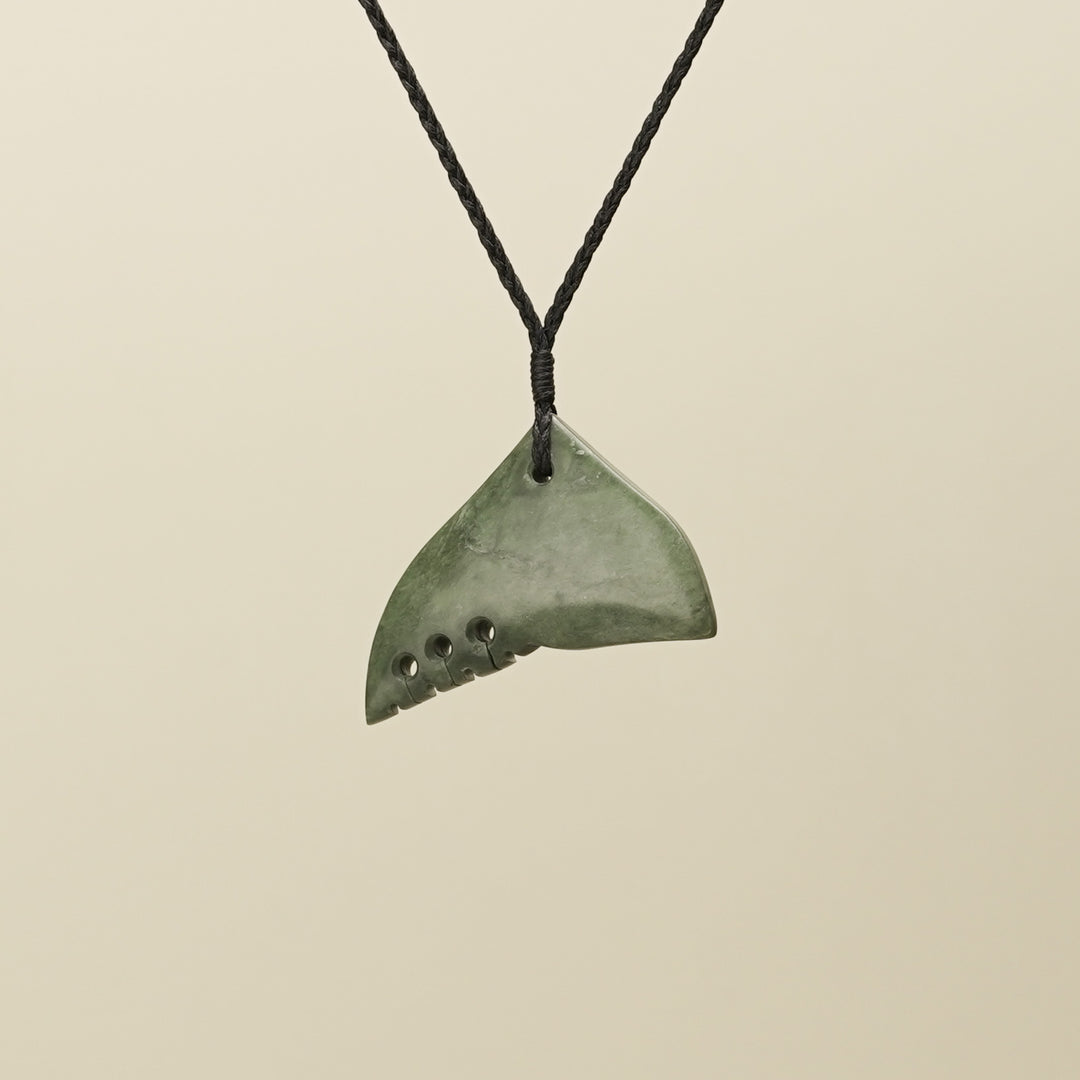 Whale's Tail Inanga Pounamu Medium Pendant