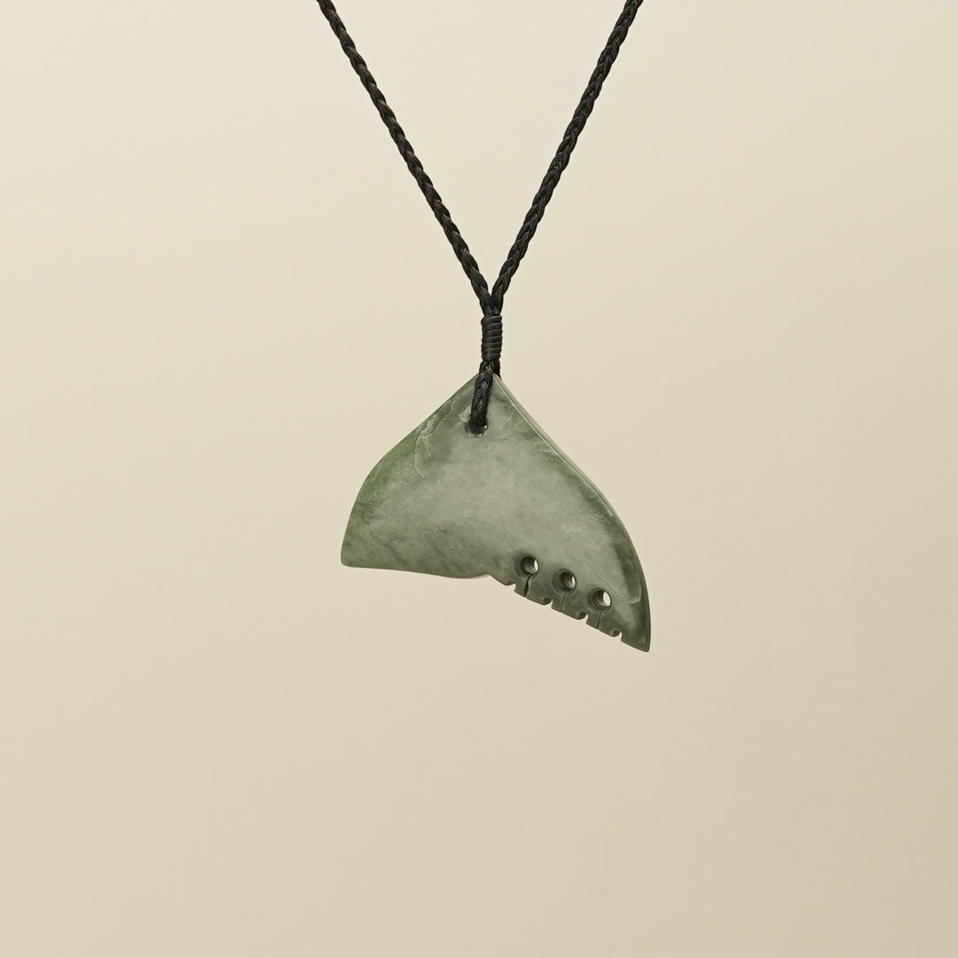 Whale's Tail Inanga Pounamu Medium Pendant