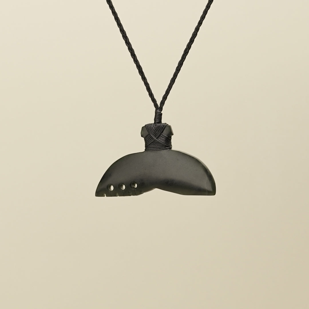 Whale's Tail Kawakawa Pounamu Medium Pendant