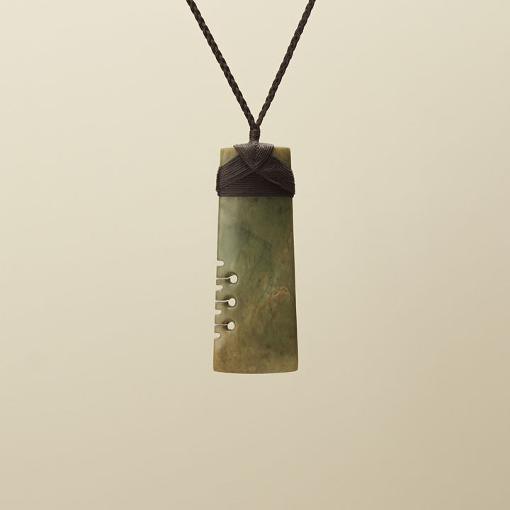 Raukaraka Pounamu Toki XL