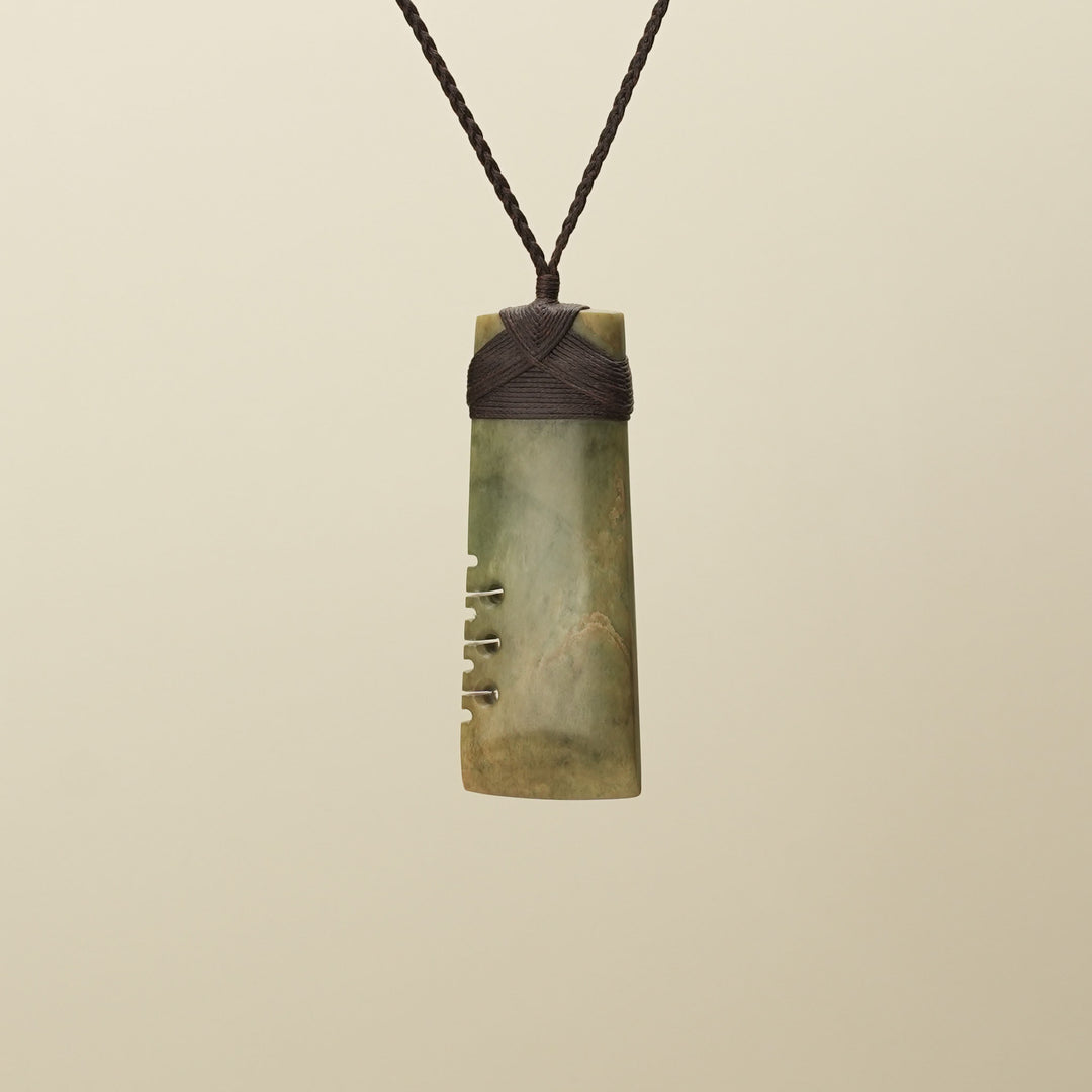 Raukaraka Pounamu Toki XL