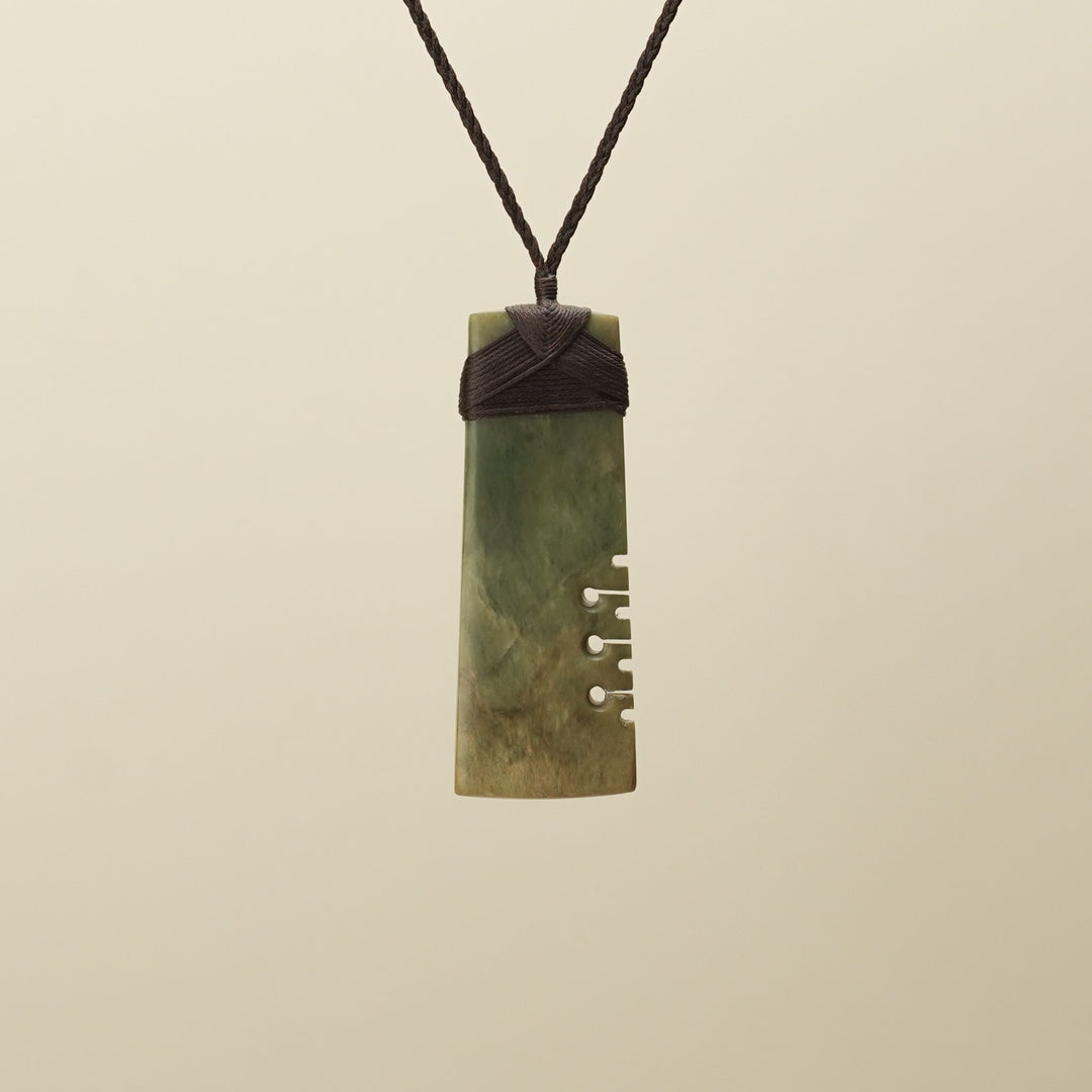Raukaraka Pounamu Toki XL