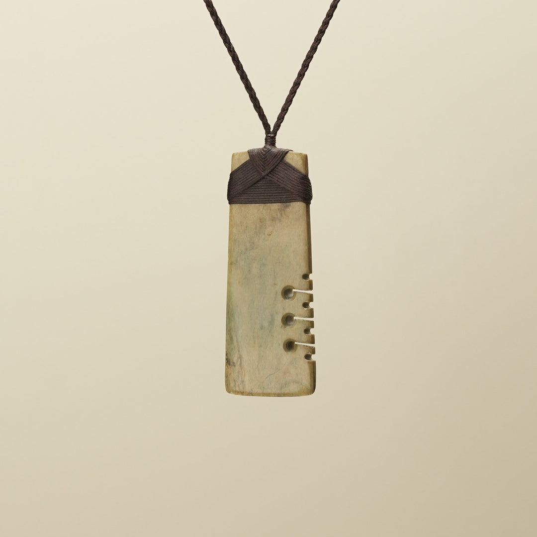 Raukaraka Pounamu Toki XL