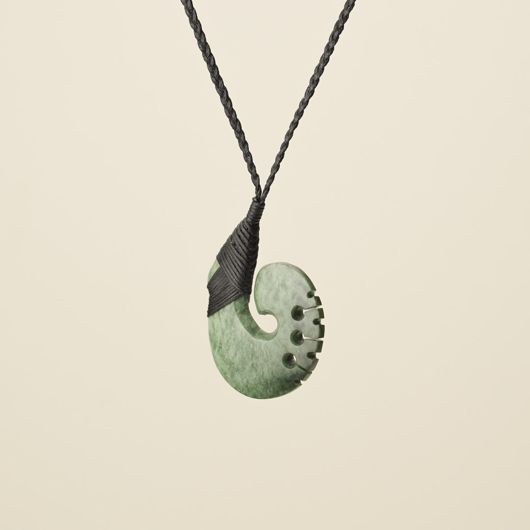 Hei Matau – Kawakawa Greenstone Medium Pendant Notched, Black Binding