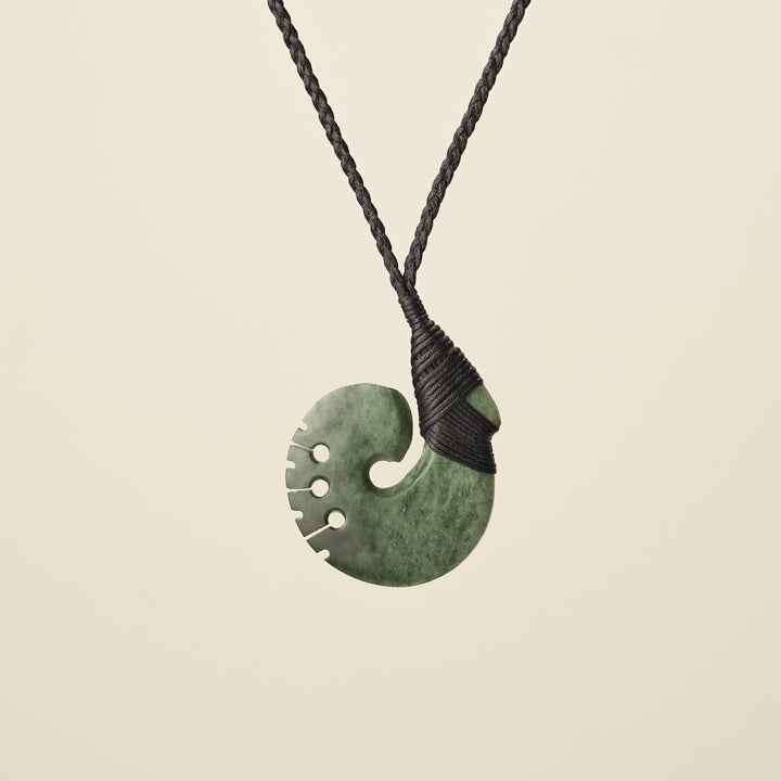 Hei Matau – Kawakawa Greenstone Medium Pendant Notched, Black Binding