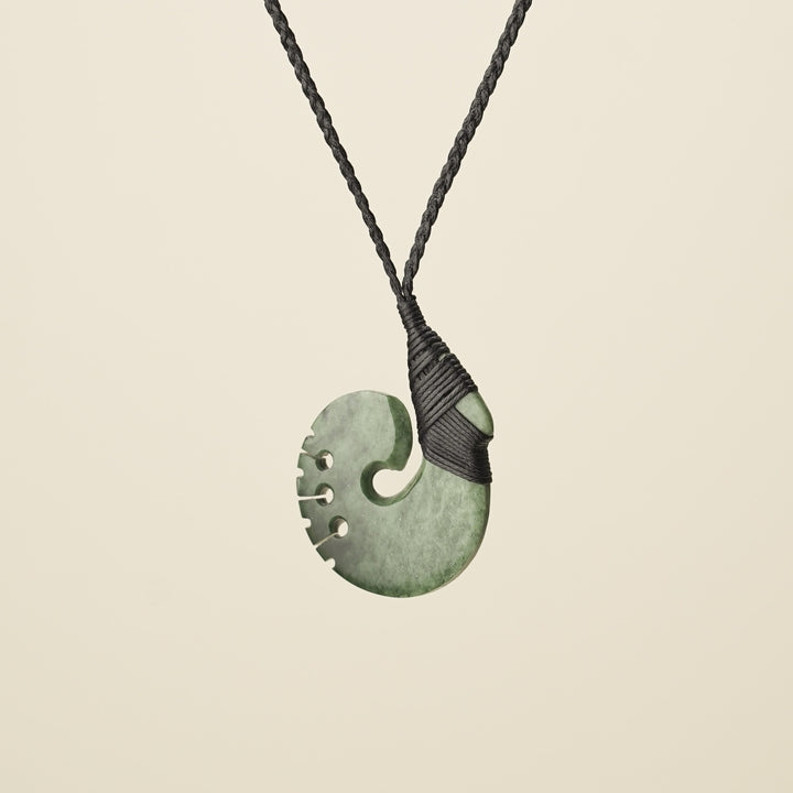 Hei Matau – Kawakawa Greenstone Medium Pendant Notched, Black Binding
