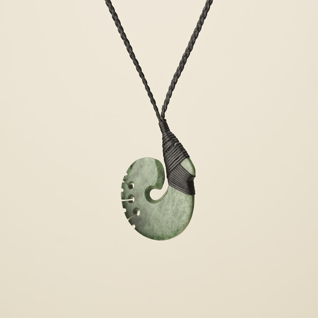 Hei Matau – Kawakawa Greenstone Medium Pendant Notched, Black Binding
