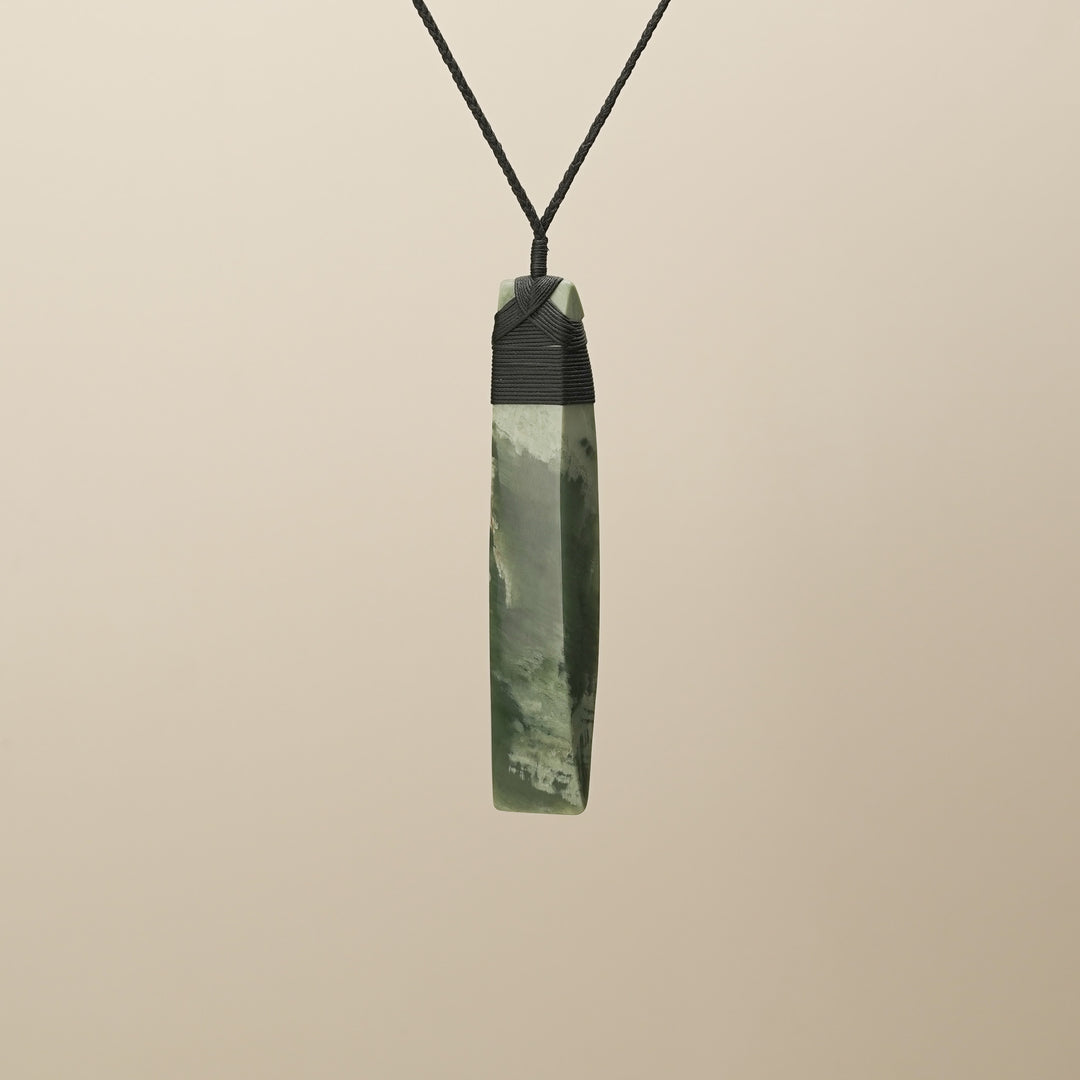 Kawakawa Inanga Pounamu Toki Pendant