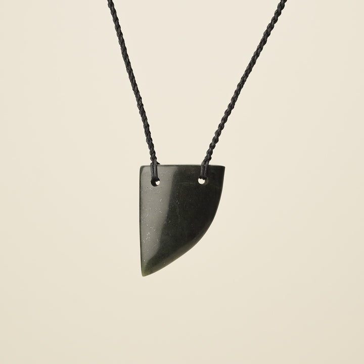 Niho Tooth – Pounamu Medium Kawakawa Pendant
