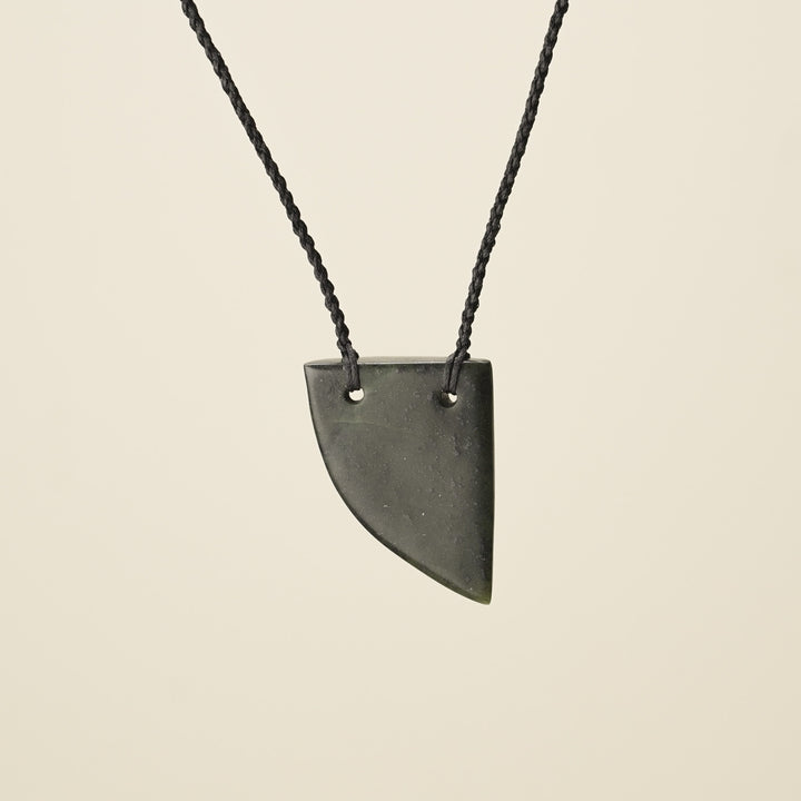 Niho Tooth – Pounamu Medium Kawakawa Pendant