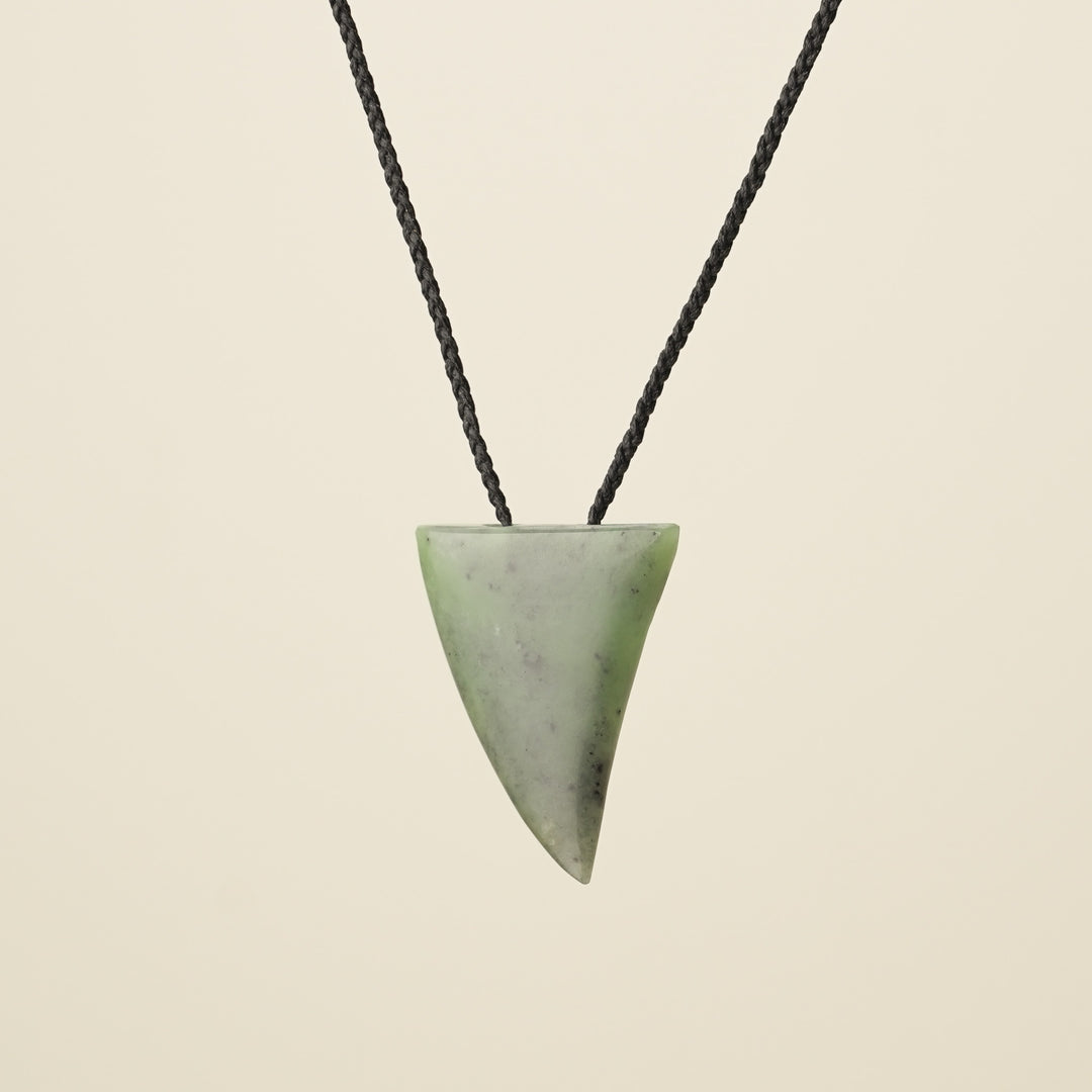 Niho Tooth – Kawakawa Pounamu Medium Pendant II