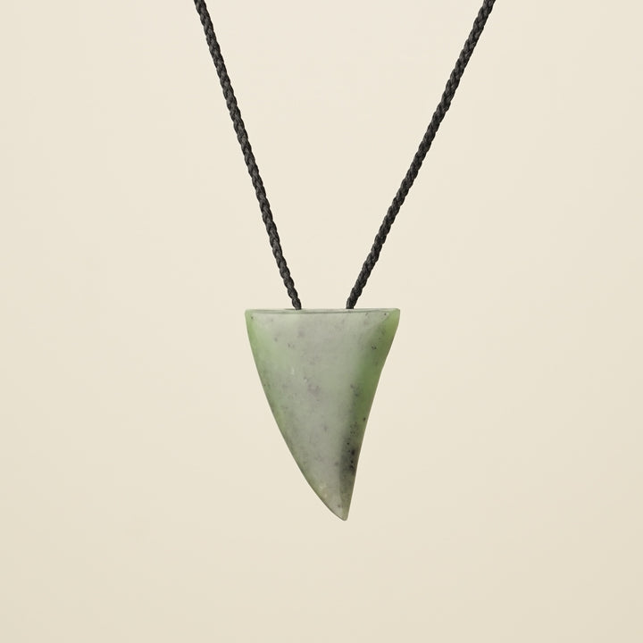 Niho Tooth – Kawakawa Pounamu Medium Pendant II