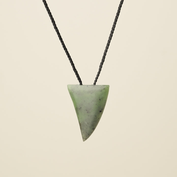 Niho Tooth – Kawakawa Pounamu Medium Pendant II