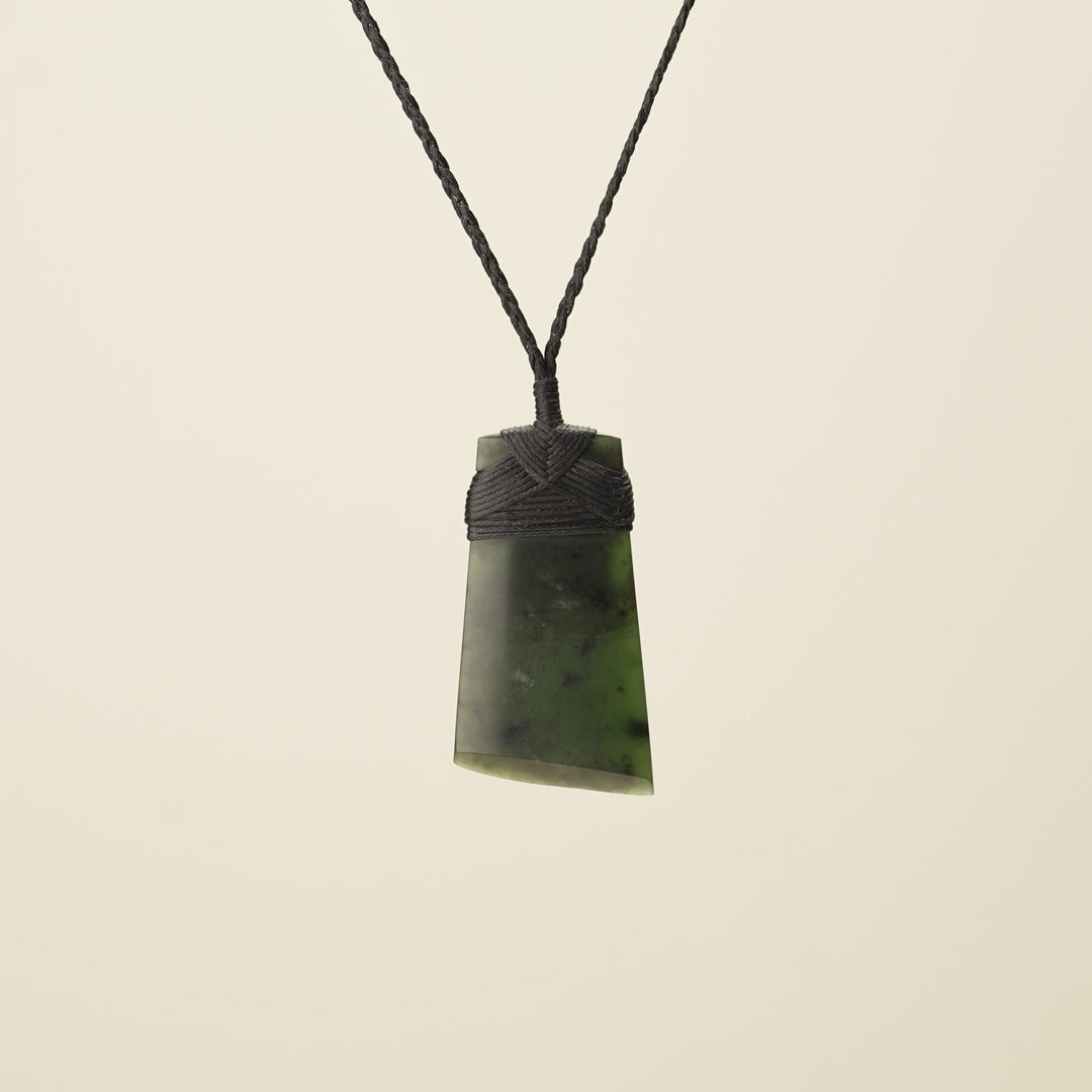 Toki Kawakawa Pounamu – Small Medium Pendant