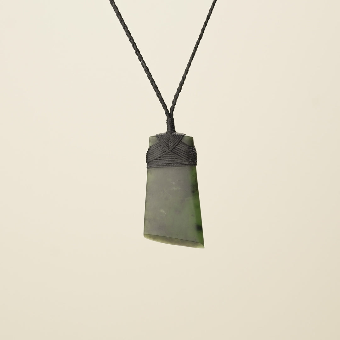 Toki Kawakawa Pounamu – Small Medium Pendant
