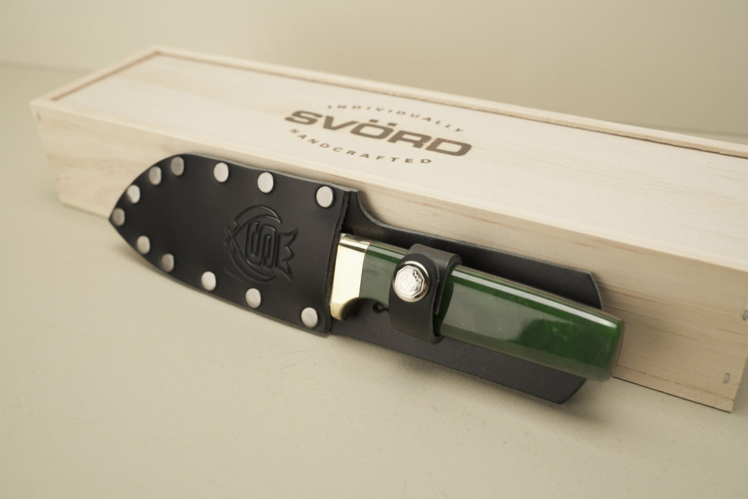 Pounamu Drop-Point Knife Carbon Steel