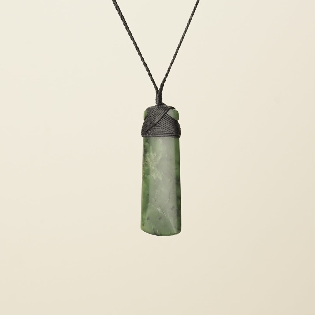 Toki Kawakawa Polished Pounamu – Medium Large, Black Binding