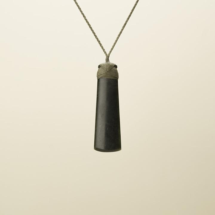 Toki Kawakawa Polished Pounamu Large Khaki Binding