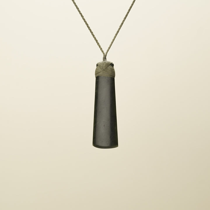 Toki Kawakawa Polished Pounamu Large Khaki Binding