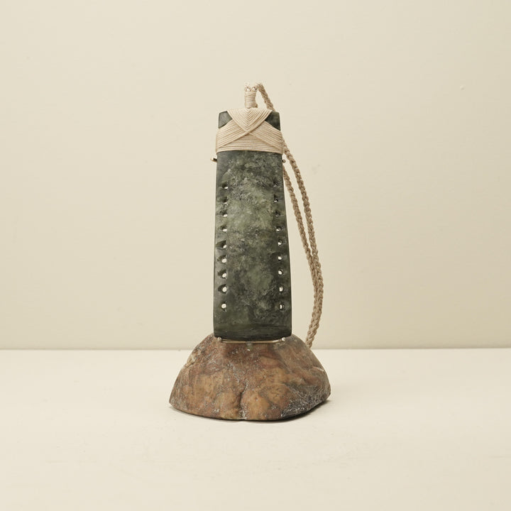 Toki Hapopo Pounamu Sculpture