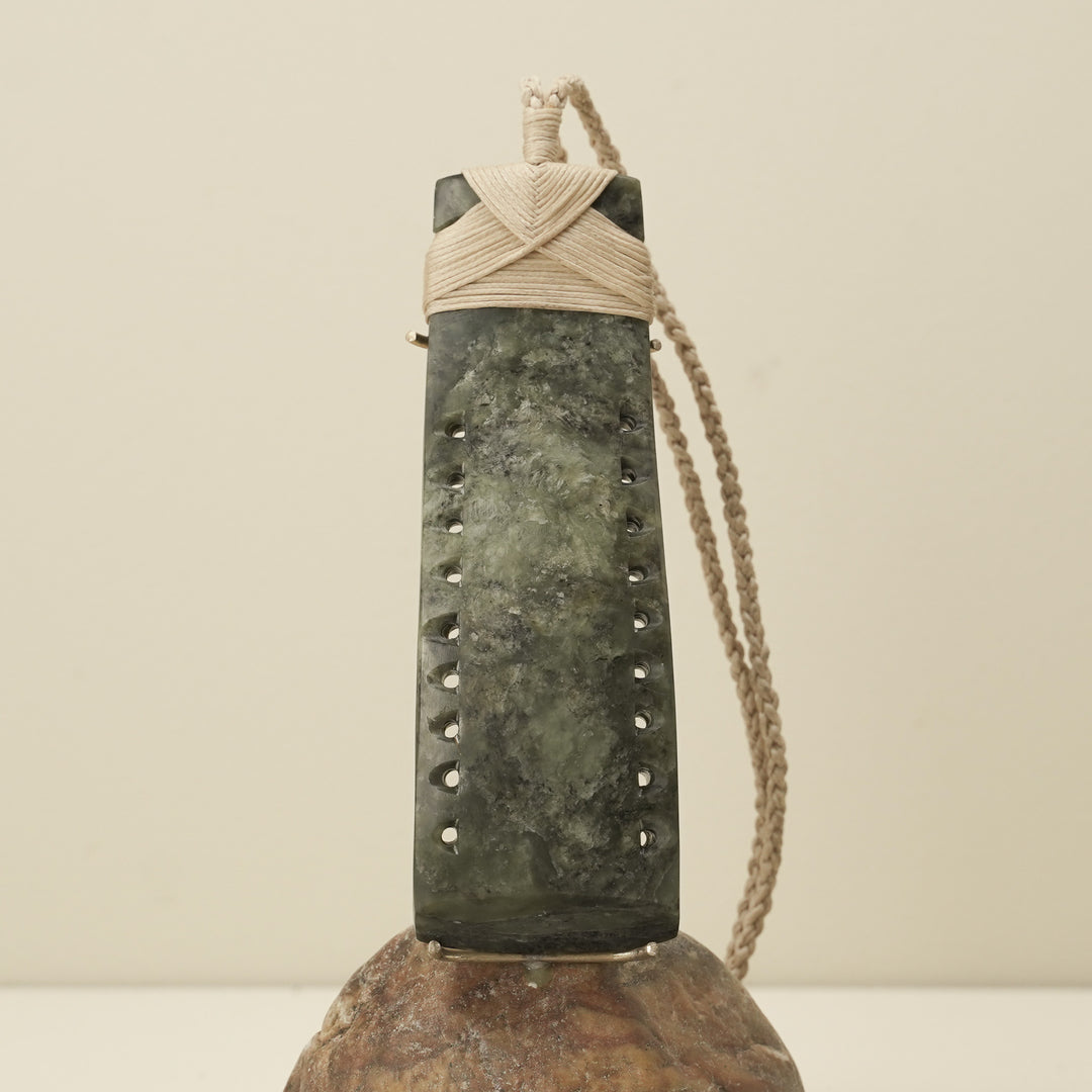 Toki Hapopo Pounamu Sculpture